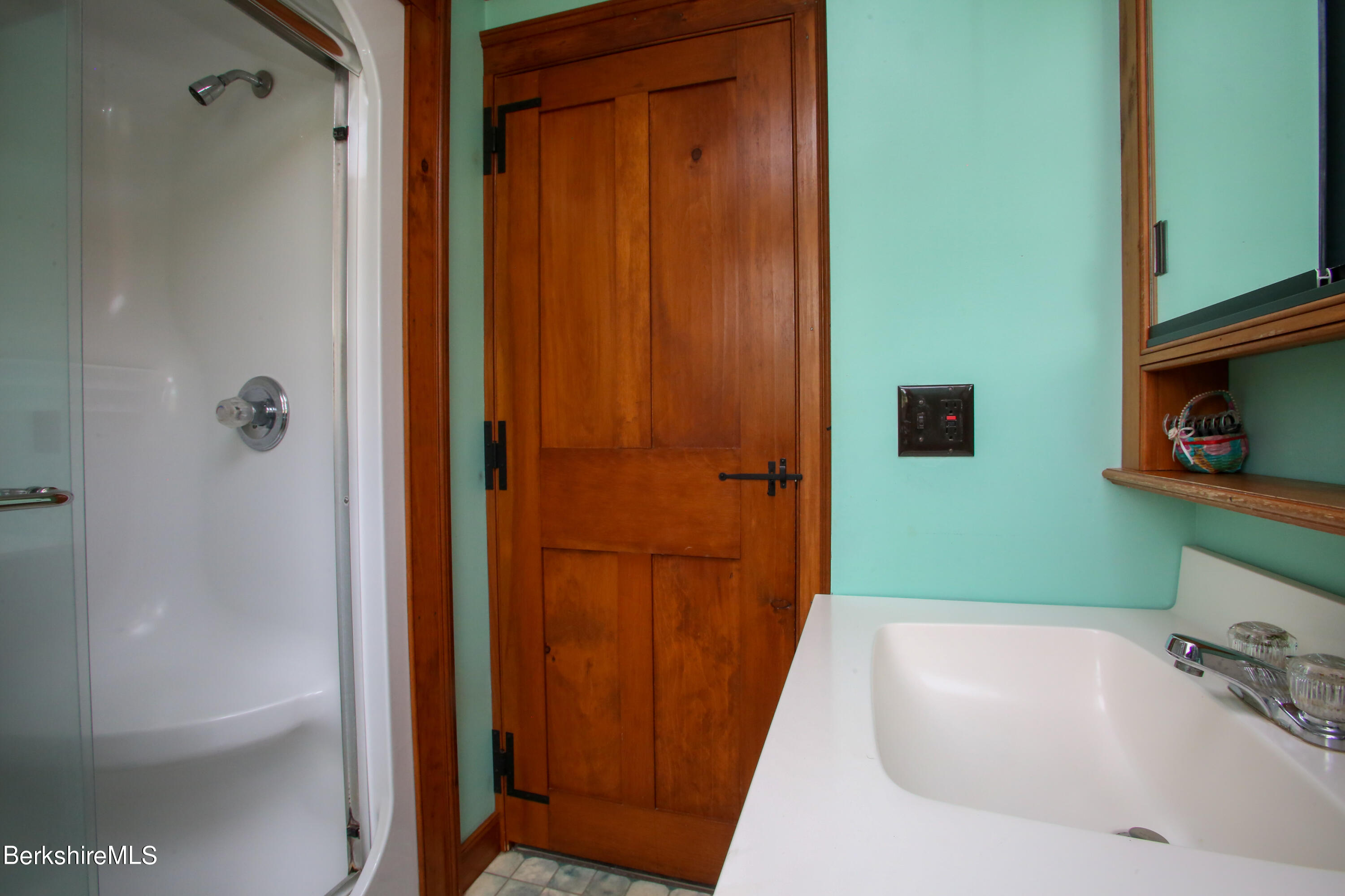 61 Sumner Stetson Road Heath, MA 01339 - Photo 19 of 34 a bathroom with a tub and shower