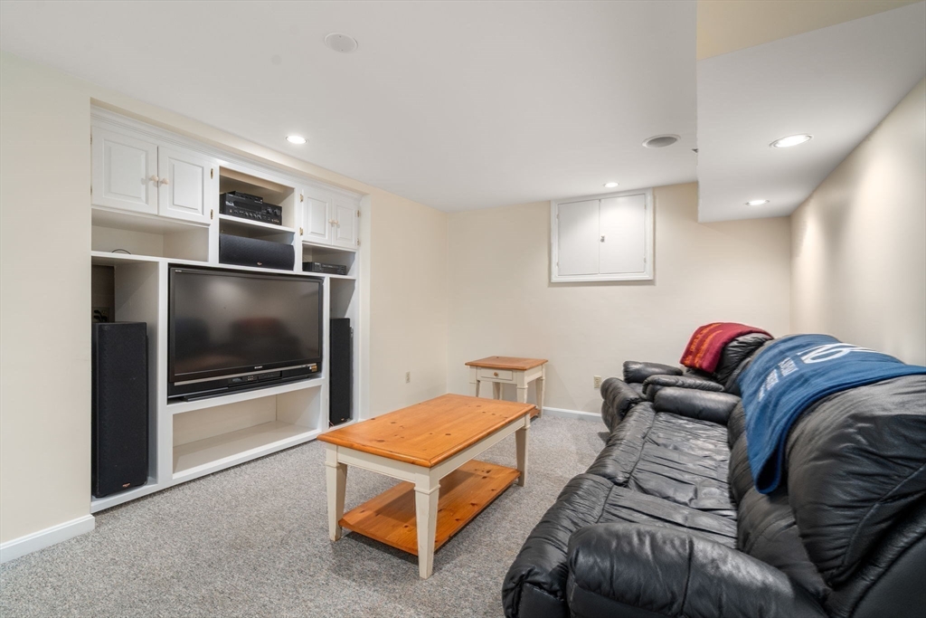 38 Upwey Road Wellesley, MA 02481 - Photo 29 of 40