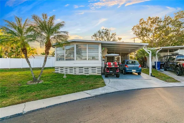 $137,000 | 10399 67th Avenue North, Unit 4, St. Petersburg, FL 33708