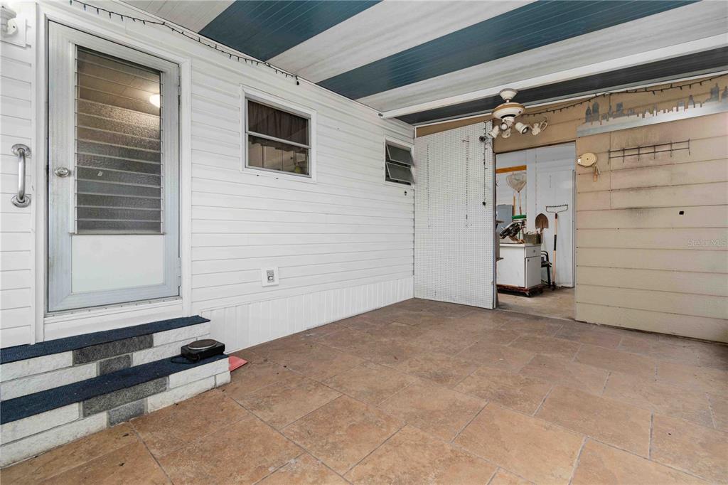 10399 67th Avenue North, Unit 4 St. Petersburg, FL 33708 - Photo 25 of 35 a view of a backyard of a house