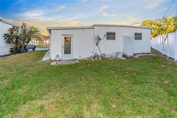 $137,000 | 10399 67th Avenue North, Unit 4, St. Petersburg, FL 33708