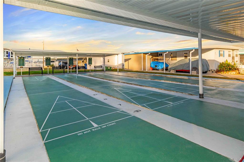 10399 67th Avenue North, Unit 4 St. Petersburg, FL 33708 - Photo 29 of 35 a view of a tennis court