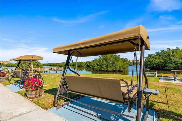 $137,000 | 10399 67th Avenue North, Unit 4, St. Petersburg, FL 33708