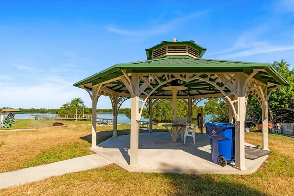 $137,000 | 10399 67th Avenue North, Unit 4, St. Petersburg, FL 33708