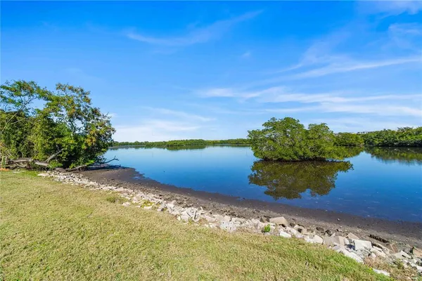 $137,000 | 10399 67th Avenue North, Unit 4, St. Petersburg, FL 33708