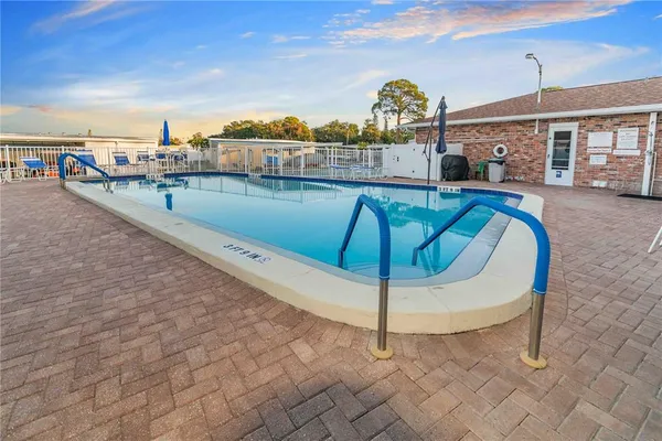 $137,000 | 10399 67th Avenue North, Unit 4, St. Petersburg, FL 33708