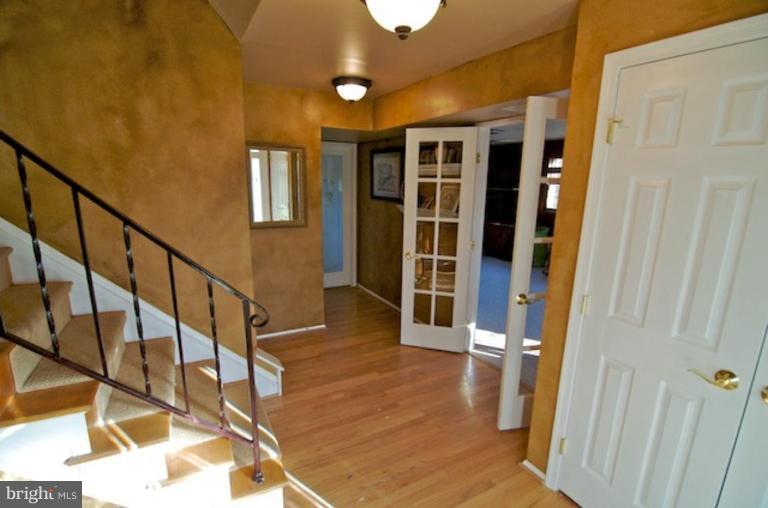 6710 Doane Avenue Springfield, VA 22152 - Photo 3 of 14 Entrance/Foyer