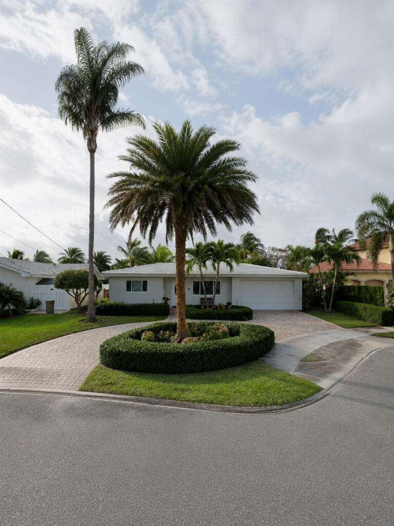 636 Kingfish Road North Palm Beach, FL 33408 - Photo 1 of 23 42291_6a1f18f79757b_06.02.2026_image-1