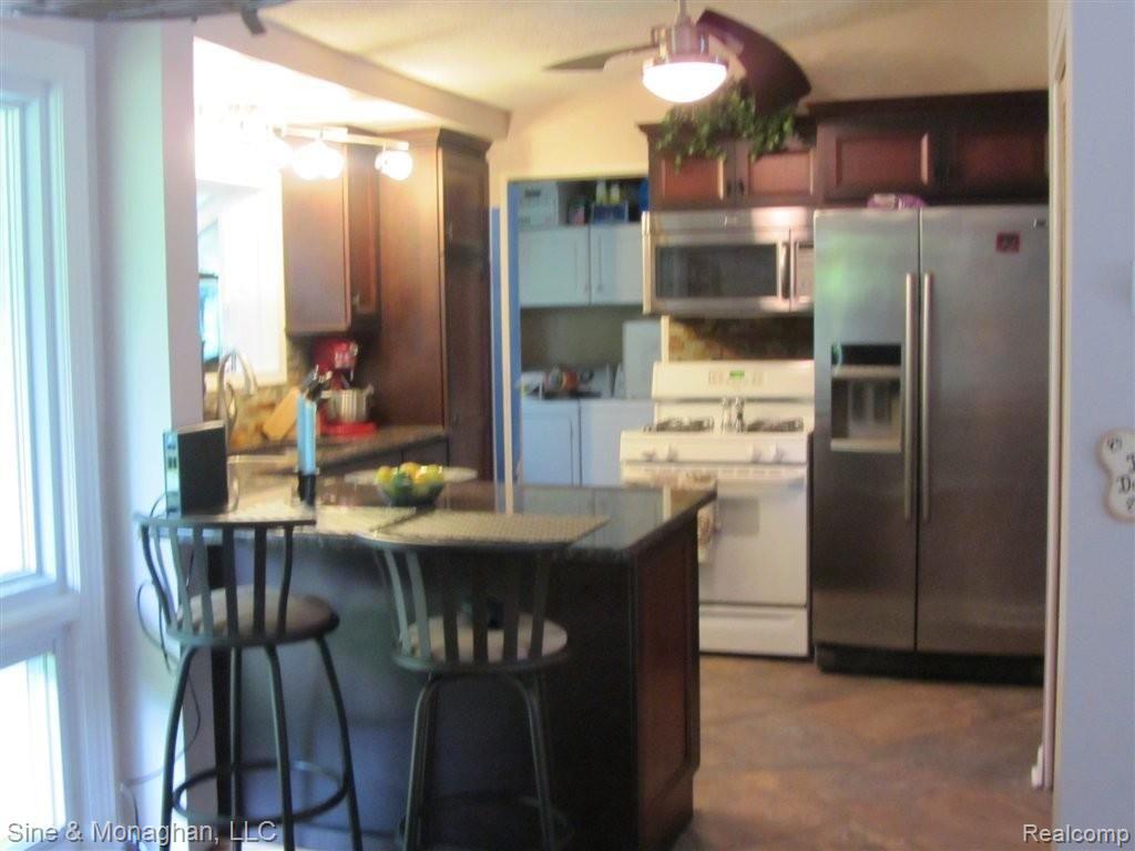 2139 South Commerce Road Walled Lake, MI 48390 - Photo 8 of 14 Kitchen from Great Rm