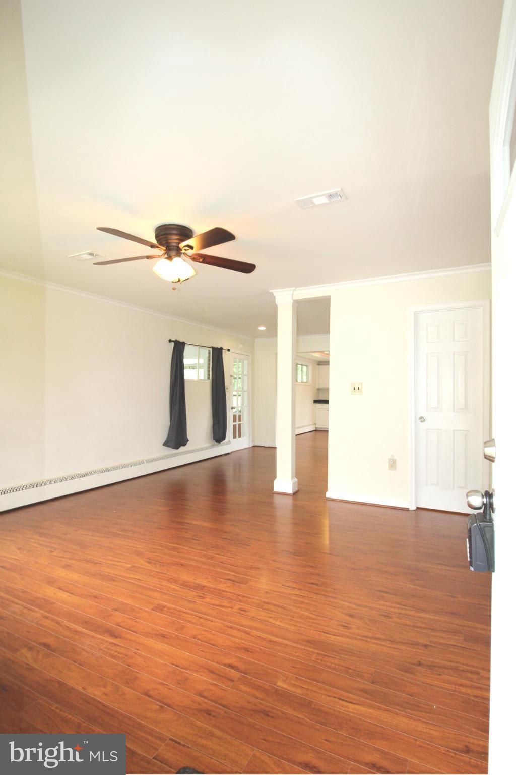 6311 Climbhill Road Alexandria, VA 22310 - Photo 3 of 30 Living Room