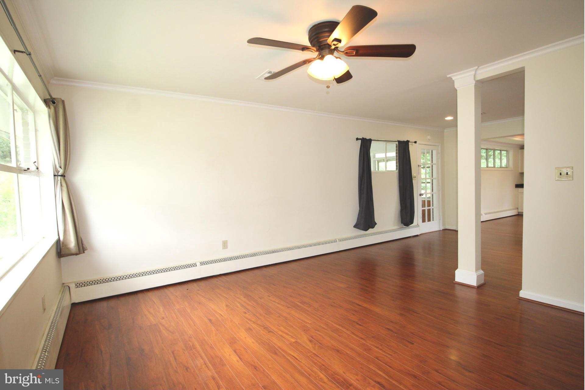 6311 Climbhill Road Alexandria, VA 22310 - Photo 4 of 30 Living Room