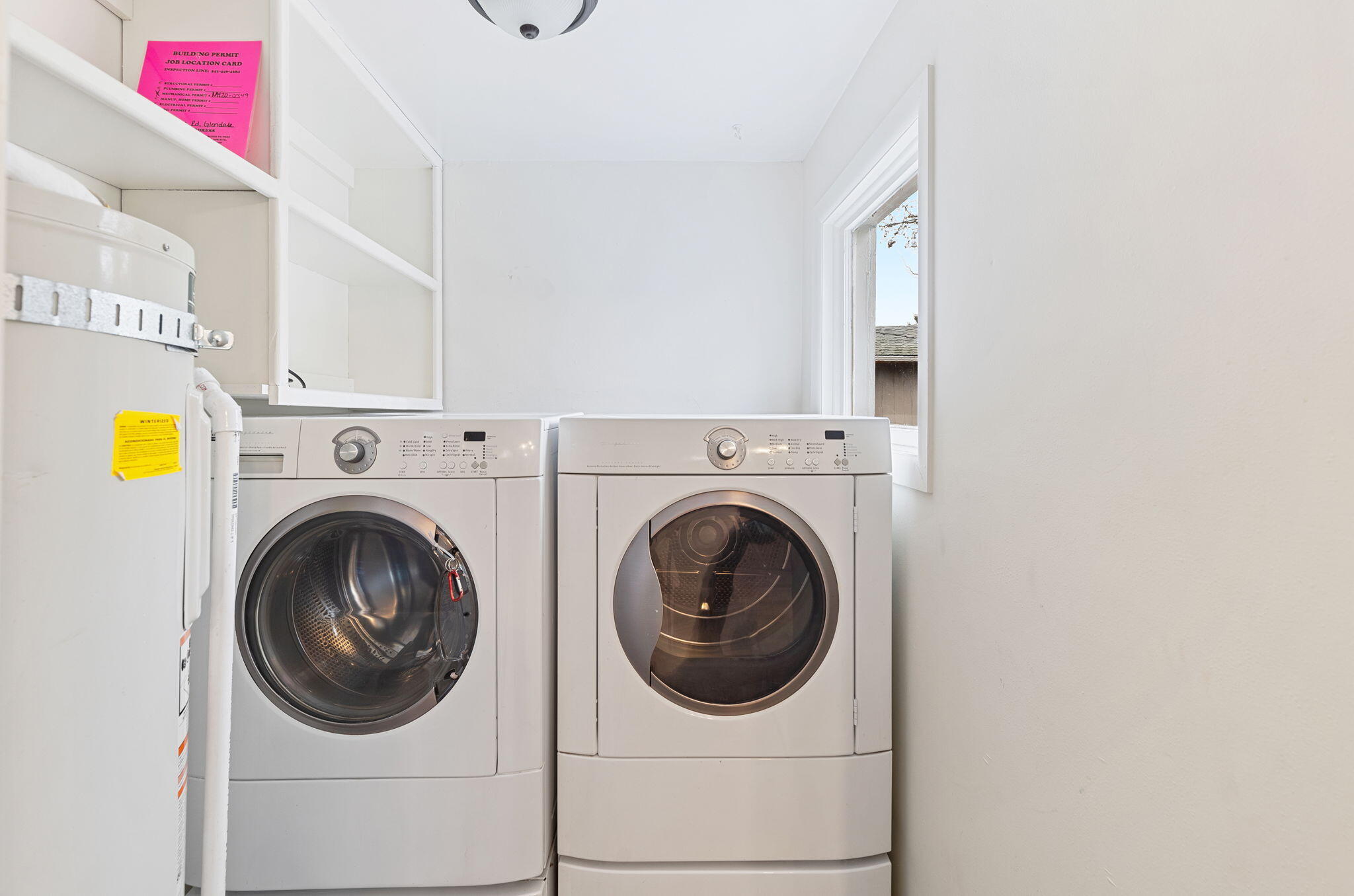 1386 Reuben Road Glendale, OR 97442 - Photo 15 of 34 Laundry