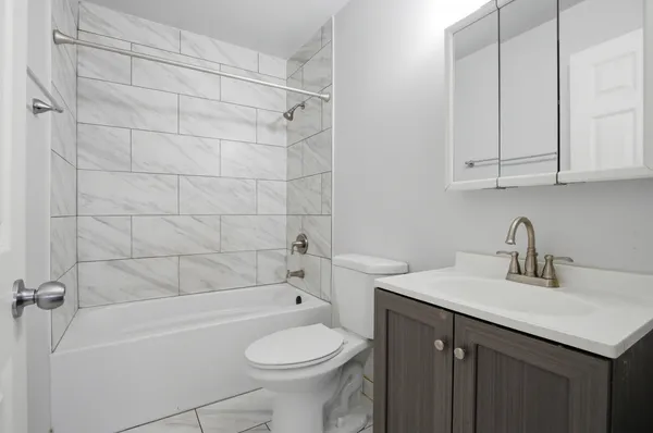 $209,900 | 216 Eagle Court, Unit D, Bolingbrook, IL 60440