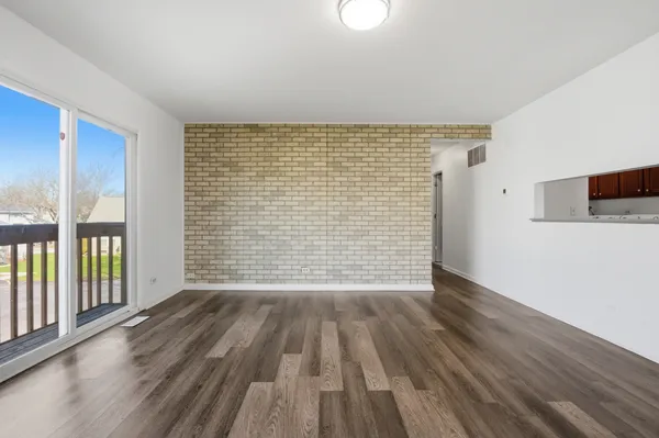 $209,900 | 216 Eagle Court, Unit D, Bolingbrook, IL 60440