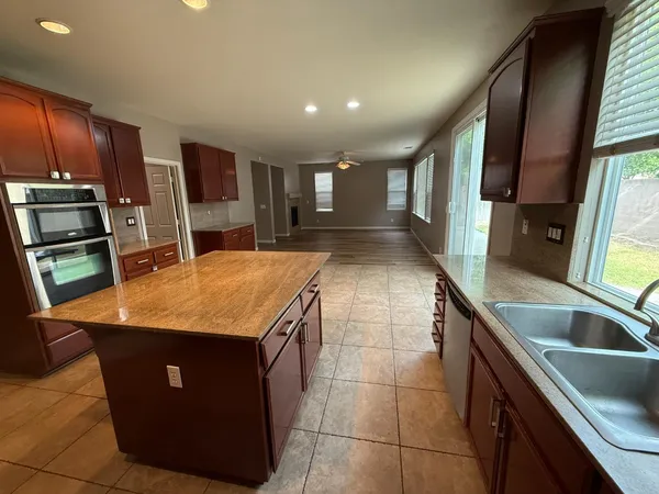 $699,950 | 1001 La Paloma Street, Turlock, CA 95382