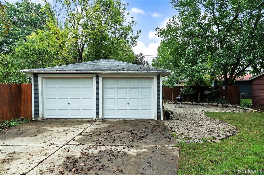 22414 Edison Street Dearborn, MI 48124 - Photo 10 of 27