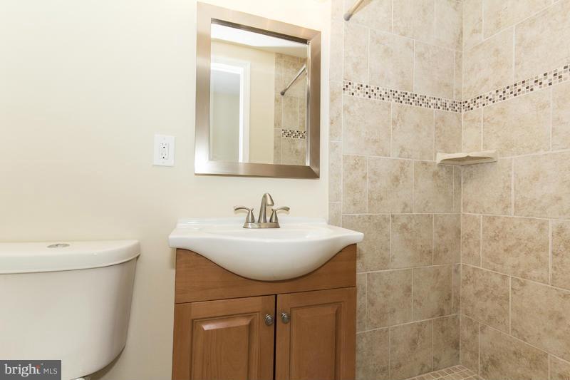 1614 Ralworth Road Baltimore, MD 21218 - Photo 17 of 30 Bath