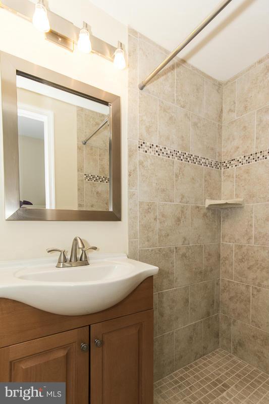 1614 Ralworth Road Baltimore, MD 21218 - Photo 18 of 30 Bath