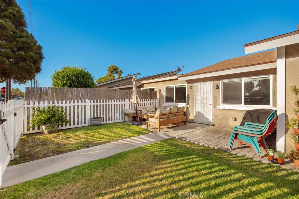 204 Springfield Avenue Huntington Beach, CA 92648 - Photo 30 of 40 Unit C - Yard