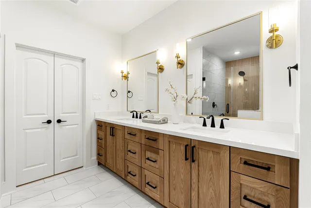 $669,000 | 1614 Ojeman Road, Unit D, Houston, TX 77055