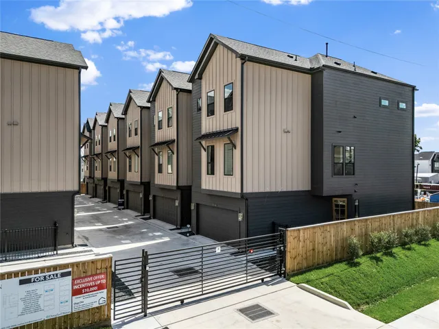 $669,000 | 1614 Ojeman Road, Unit D, Houston, TX 77055