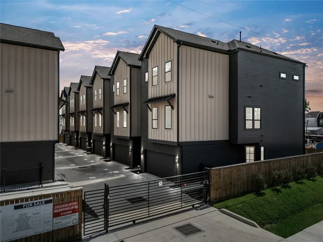 $669,000 | 1614 Ojeman Road, Unit D, Houston, TX 77055