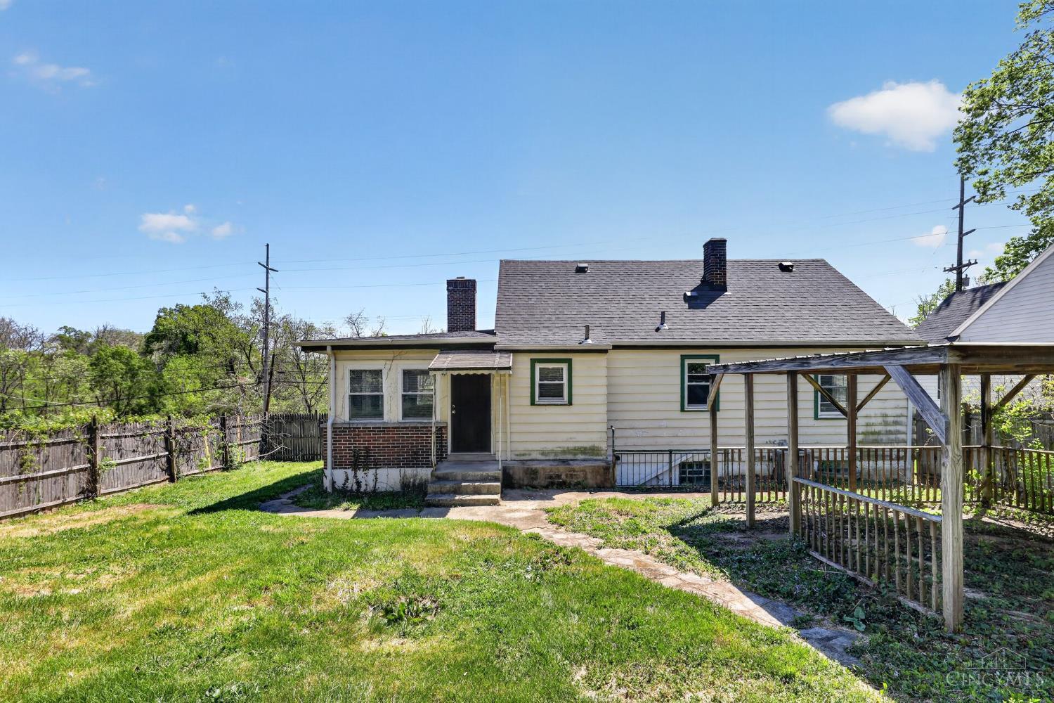 1284 Compton Road Cincinnati, OH 45231 - Photo 3 of 30 Gallery Image 3
