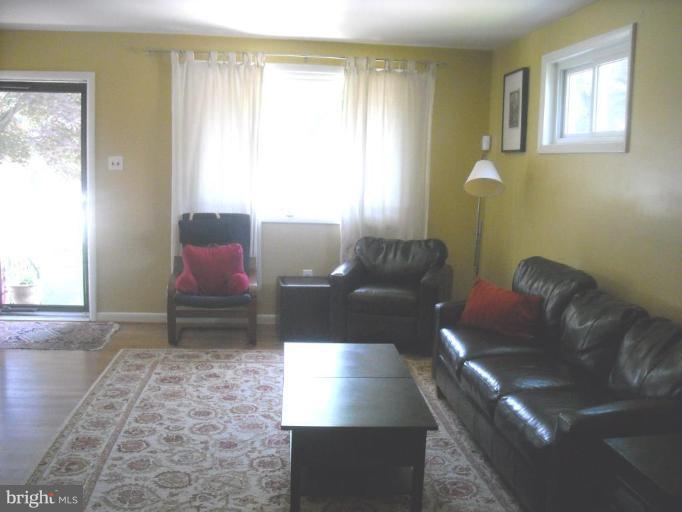 10911 Troy Road Rockville, MD 20852 - Photo 4 of 16 Living Room