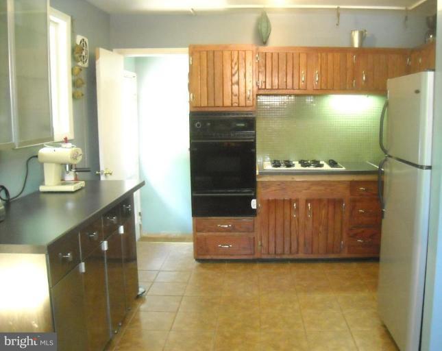 10911 Troy Road Rockville, MD 20852 - Photo 7 of 16 Kitchen