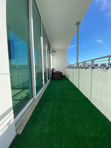 a view of a back yard