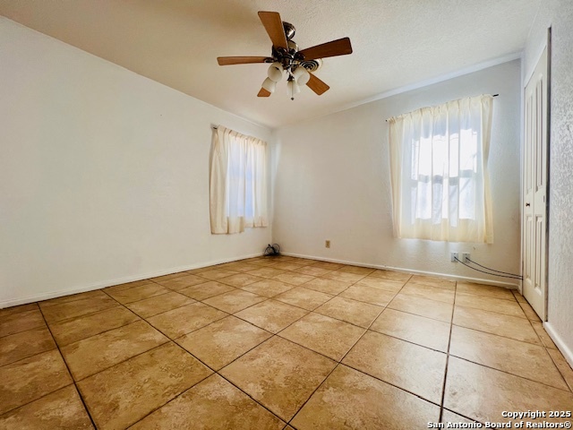 625 Oakhaven Road Pleasanton, TX 78064 - Photo 12 of 20 a view of an empty room and window