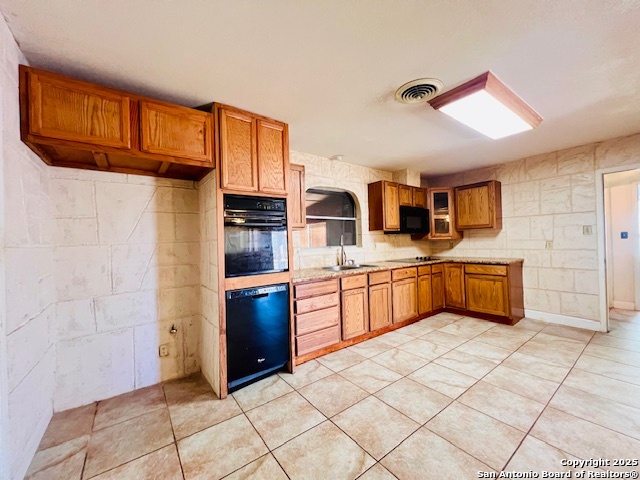 625 Oakhaven Road Pleasanton, TX 78064 - Photo 8 of 20 a large kitchen with stainless steel appliances kitchen island granite countertop a refrigerator and a stove top oven