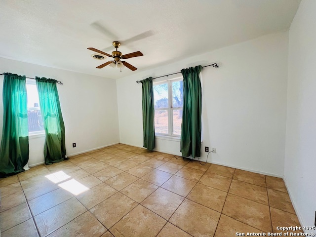 625 Oakhaven Road Pleasanton, TX 78064 - Photo 9 of 20 an empty room with windows and fan