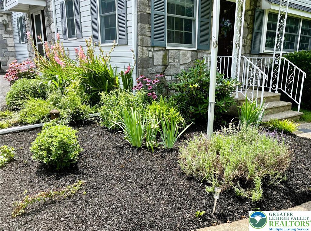 1125 Bridle Path Road Bethlehem, PA 18017 - Photo 5 of 70 Beautiful perennial gardens