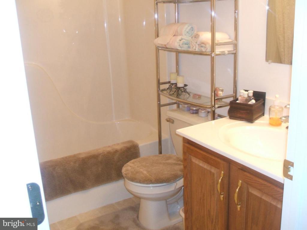 636 Wallingford Road Lititz, PA 17543 - Photo 8 of 13