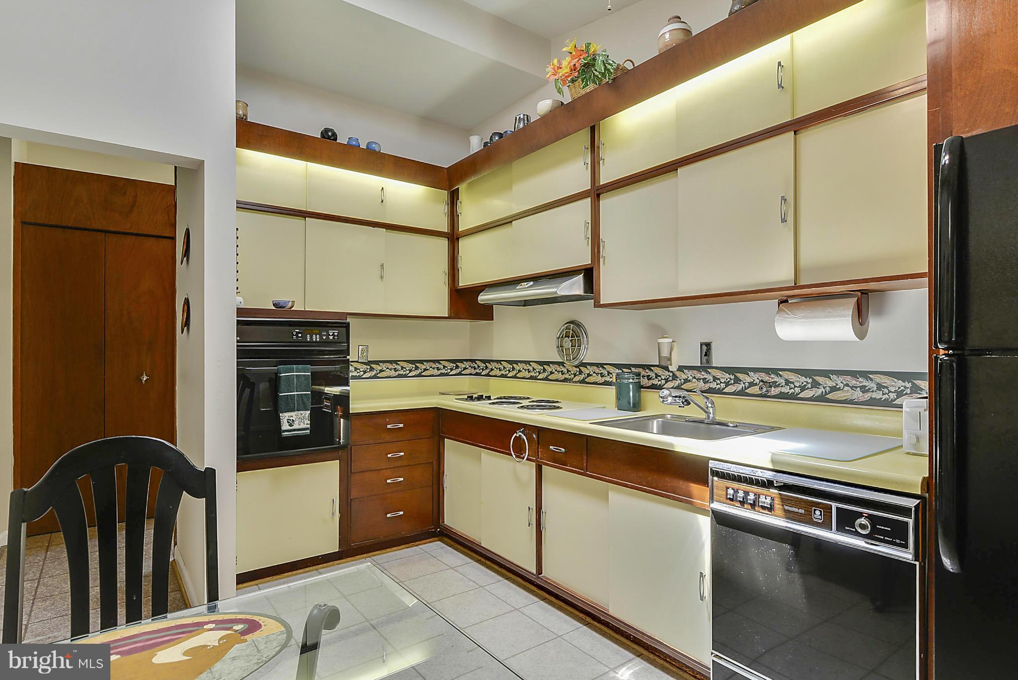 910 North Belgrade Road Silver Spring, MD 20902 - Photo 11 of 30 Kitchen