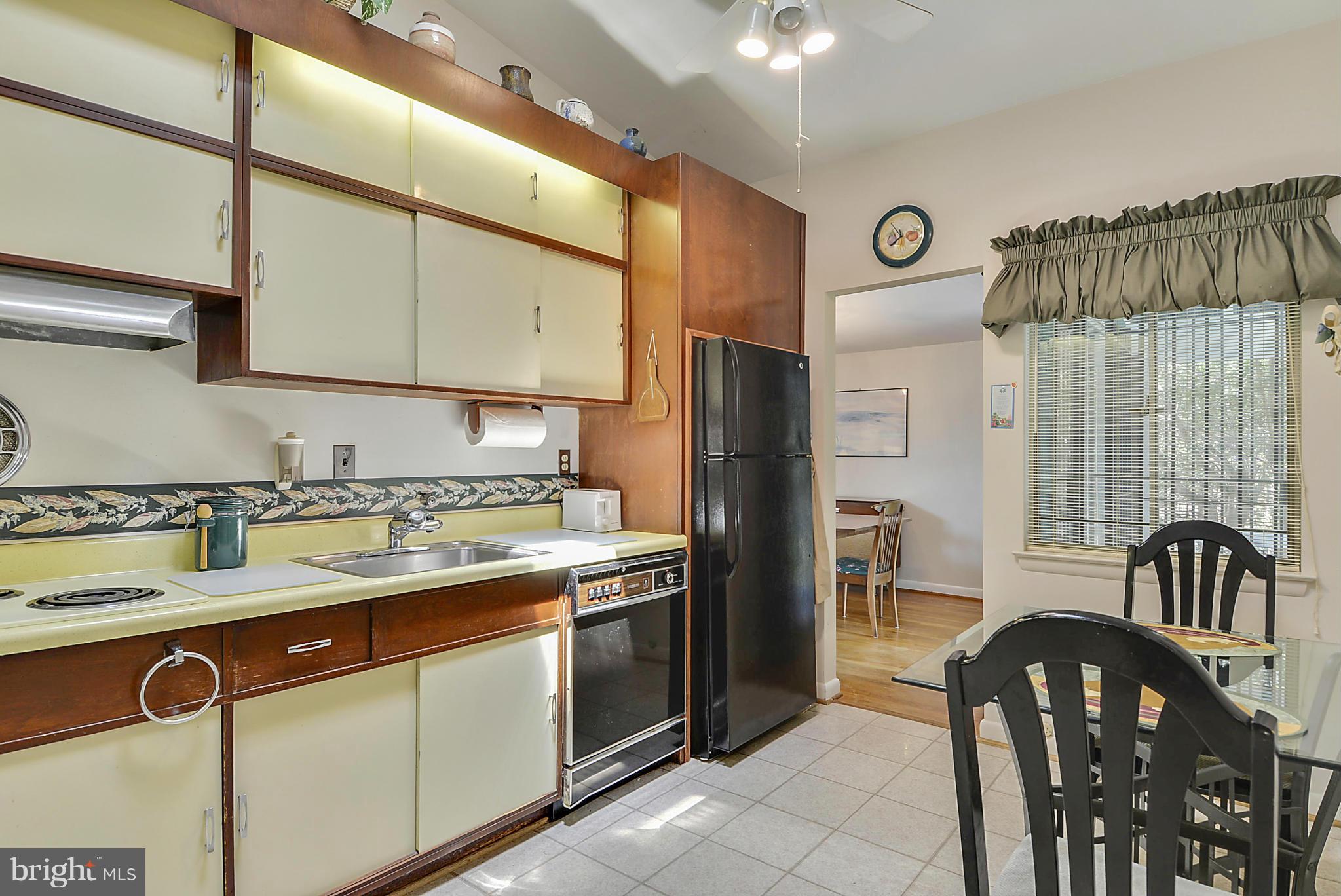 910 North Belgrade Road Silver Spring, MD 20902 - Photo 12 of 30 Kitchen
