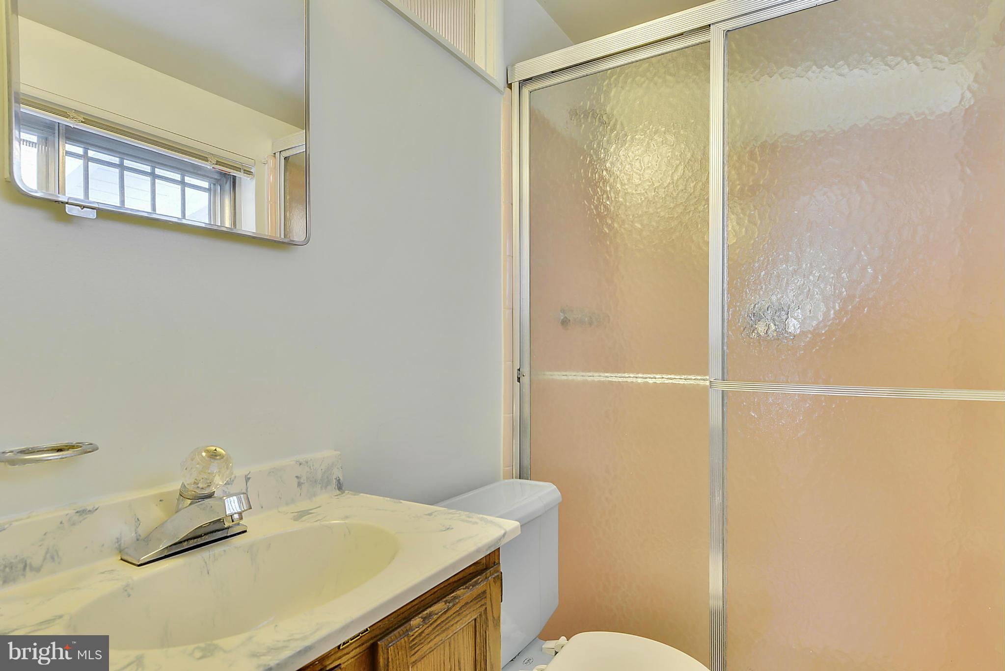 910 North Belgrade Road Silver Spring, MD 20902 - Photo 16 of 30 Bath (Master)