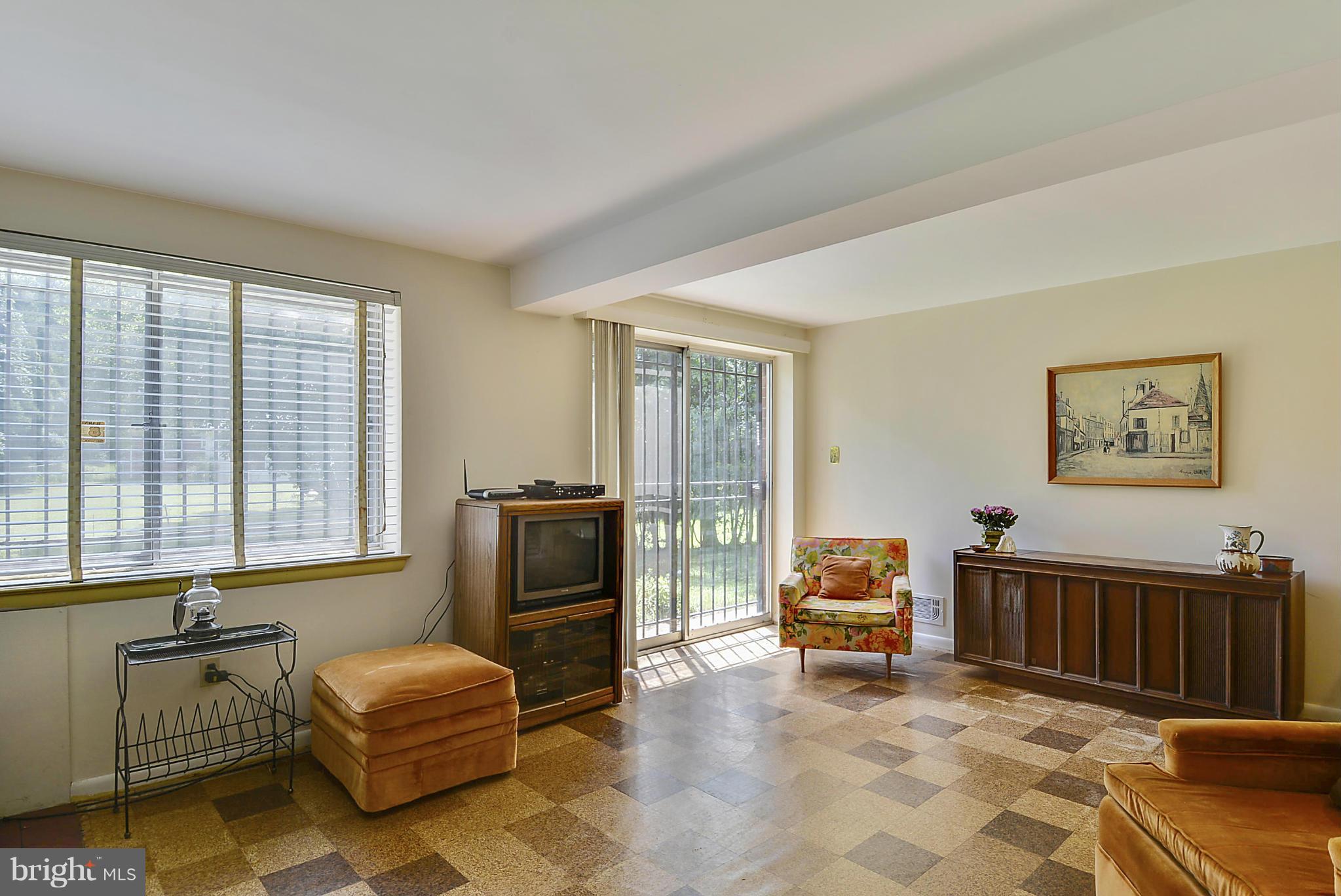 910 North Belgrade Road Silver Spring, MD 20902 - Photo 21 of 30 Family Room