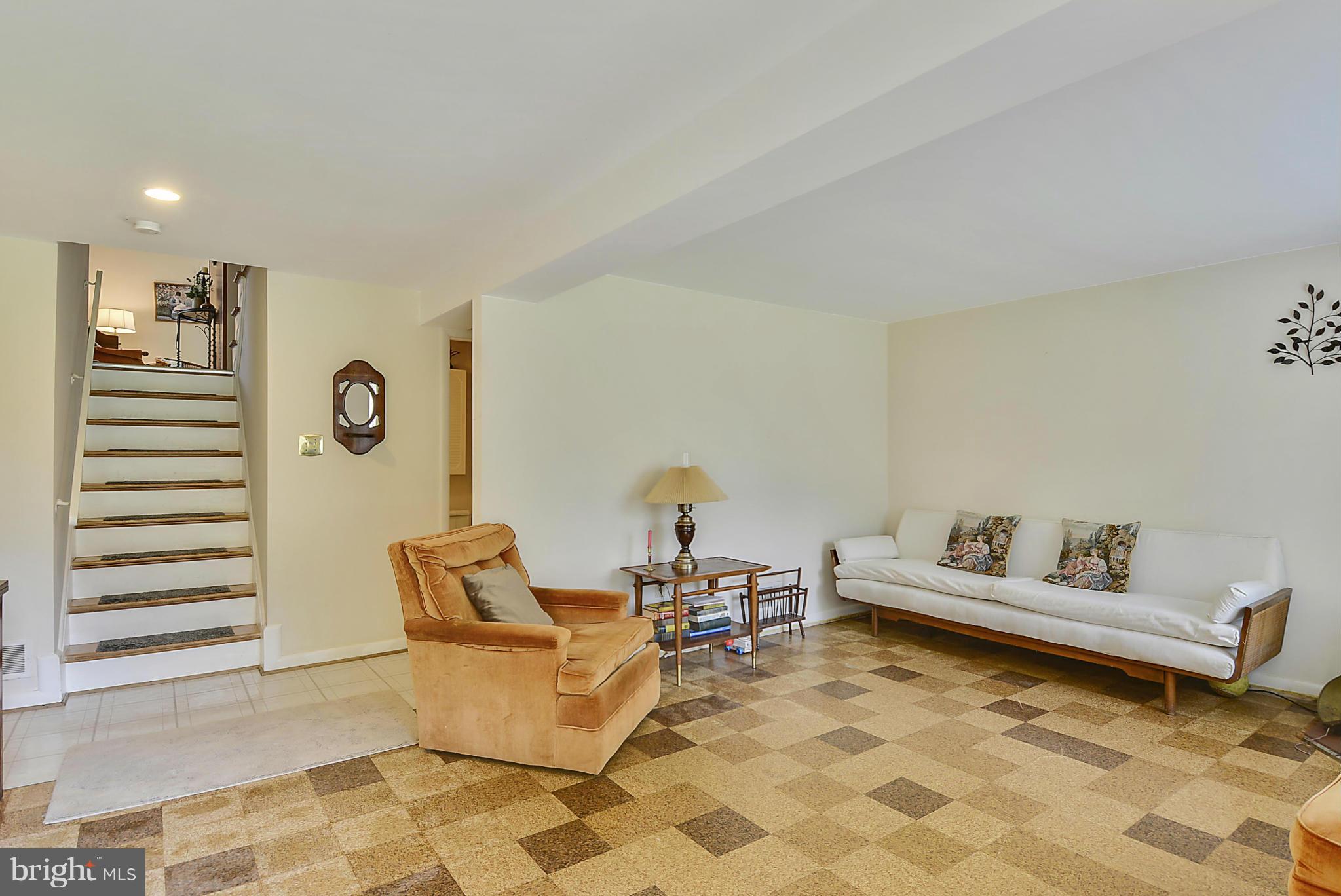 910 North Belgrade Road Silver Spring, MD 20902 - Photo 22 of 30 Family Room