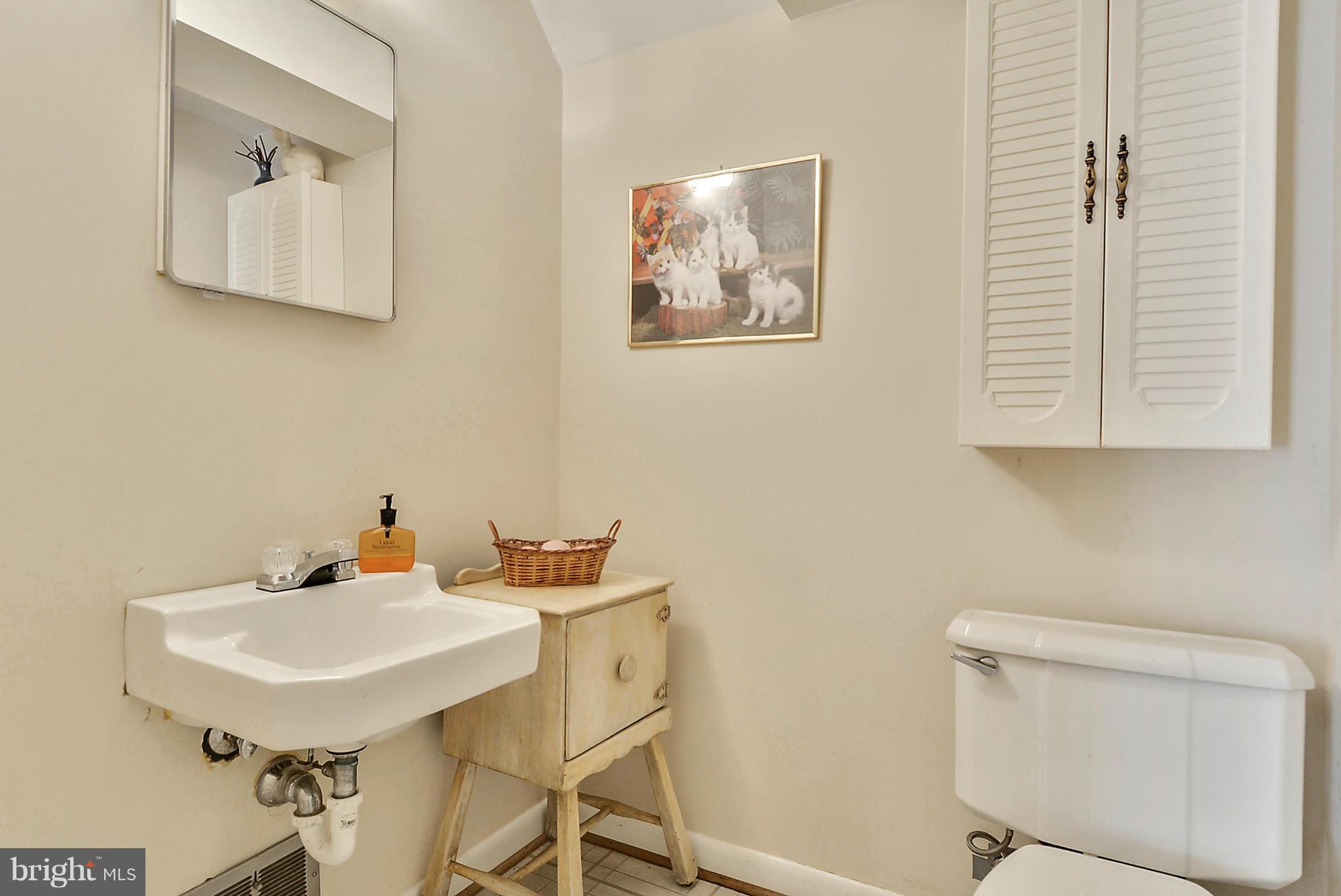 910 North Belgrade Road Silver Spring, MD 20902 - Photo 23 of 30 Powder Room Lower level