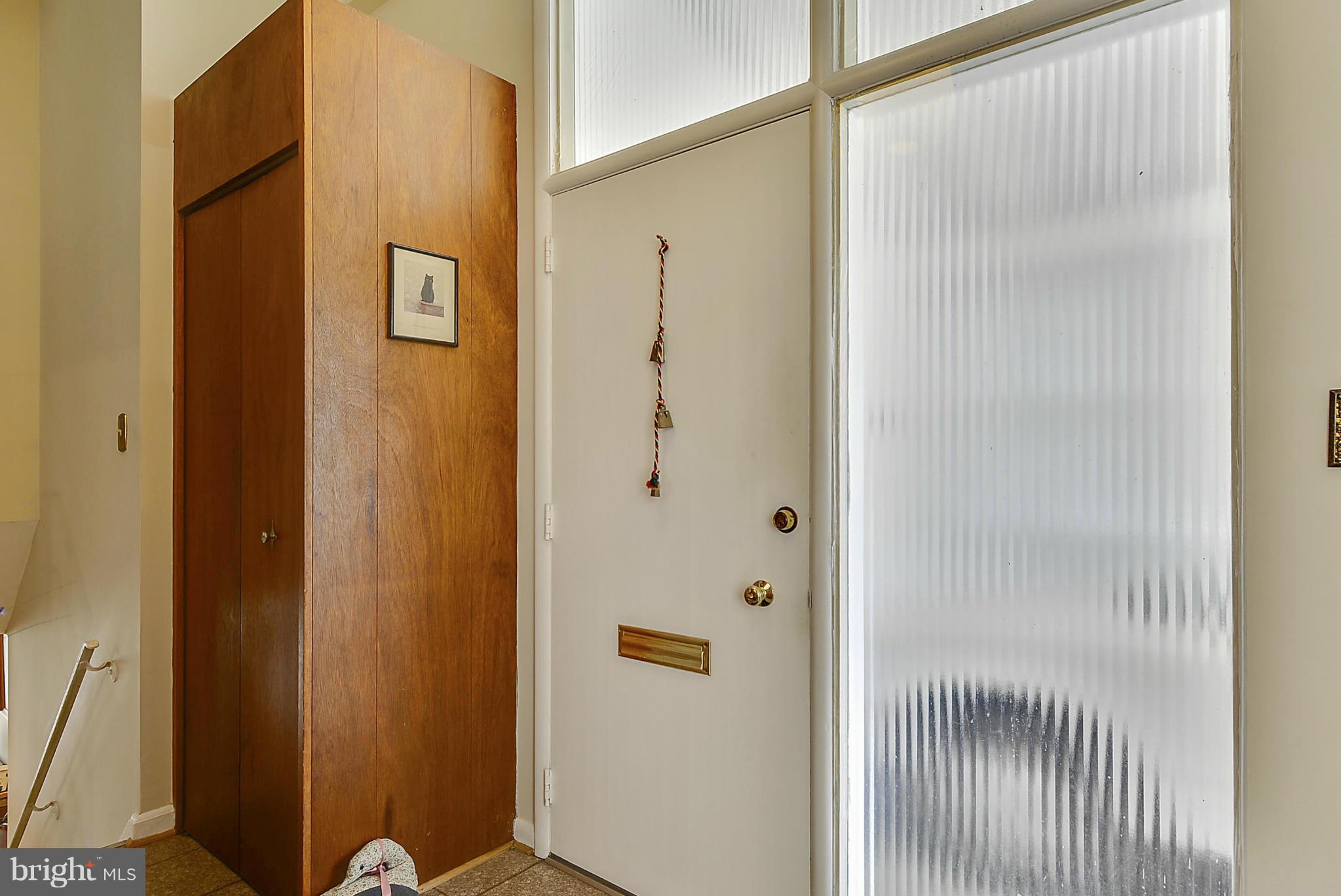 910 North Belgrade Road Silver Spring, MD 20902 - Photo 4 of 30 Entry Area