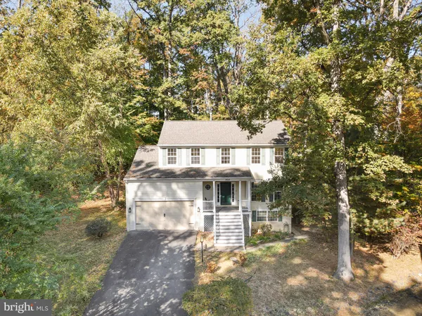 $650,000 | 3404 Holly Circle, Triangle, VA 22172