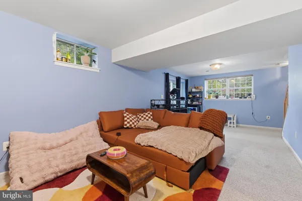 $650,000 | 3404 Holly Circle, Triangle, VA 22172