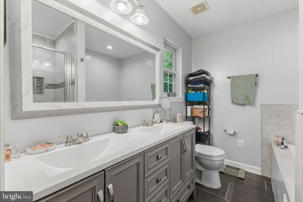 $650,000 | 3404 Holly Circle, Triangle, VA 22172