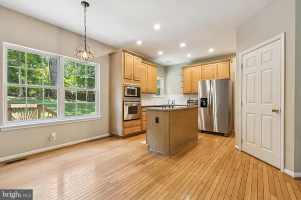 $650,000 | 3404 Holly Circle, Triangle, VA 22172