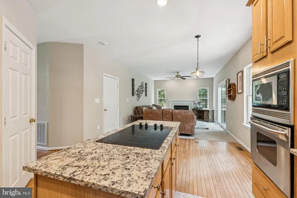$650,000 | 3404 Holly Circle, Triangle, VA 22172