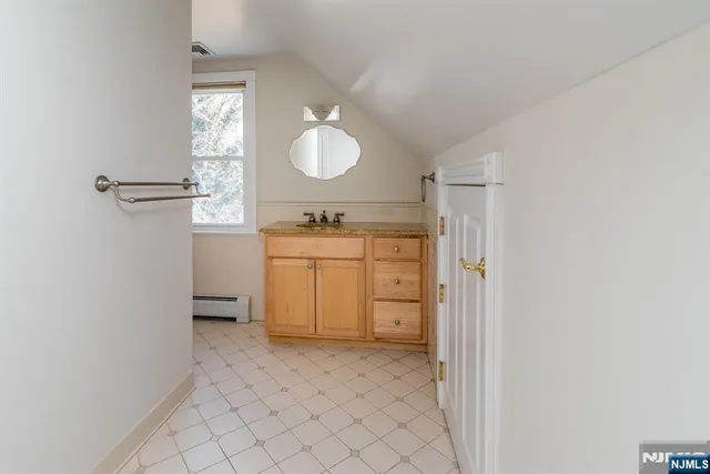 $3,200 | 130 Franklin Turnpike, Unit 2, Allendale, NJ 07401