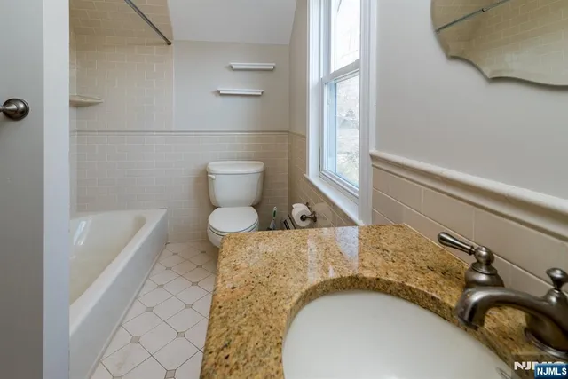 $3,200 | 130 Franklin Turnpike, Unit 2, Allendale, NJ 07401