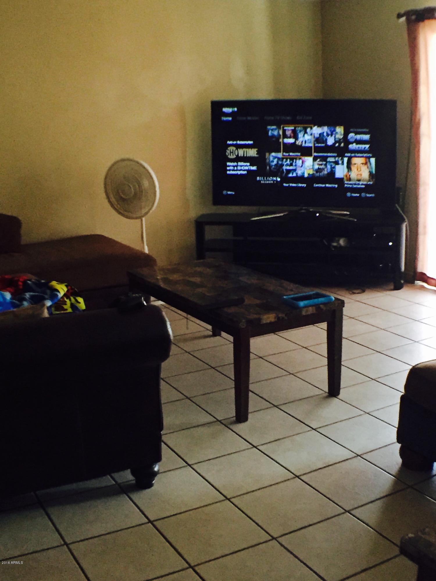 3401 West Ocotillo Road Phoenix, AZ 85017 - Photo 5 of 19 a living room with furniture
